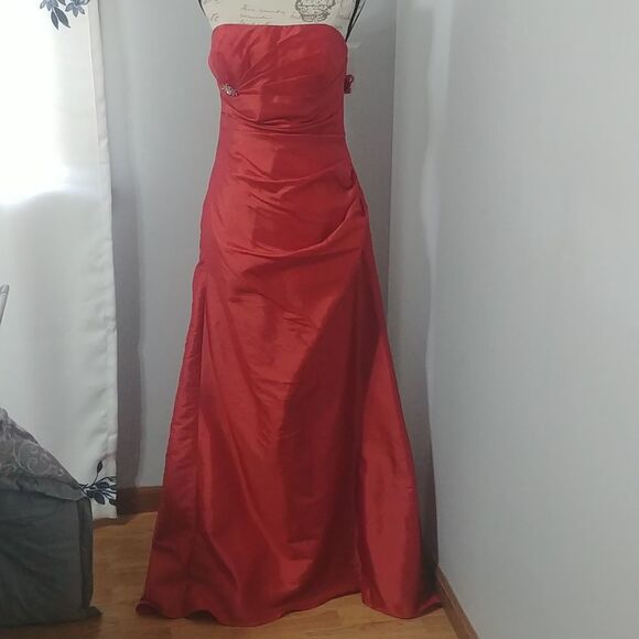 NWT Bella Formals VE-D135 16 Strapless Red Special Occasion/Prom dress - Picture 1 of 14